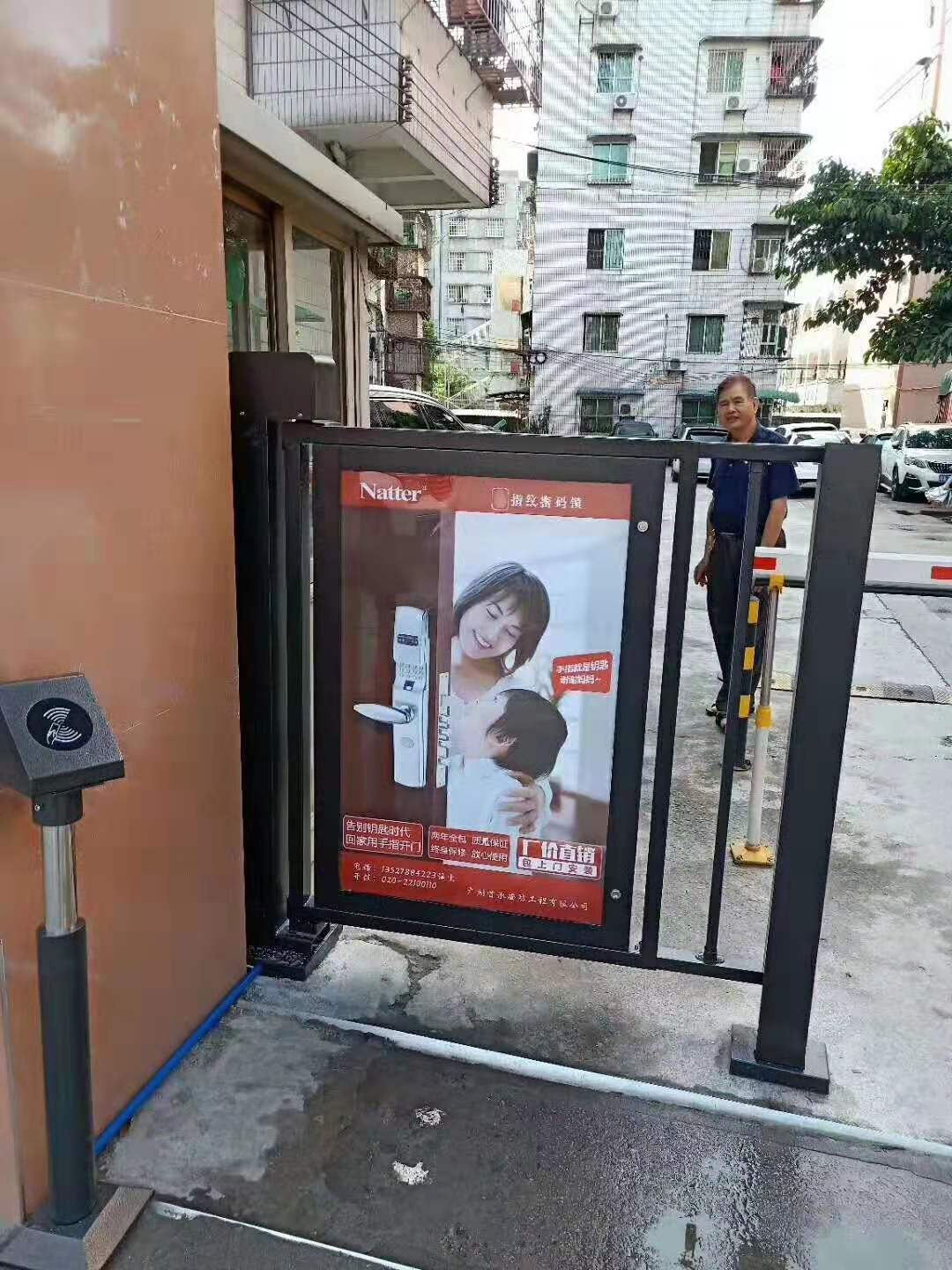 人行廣告門，智能廣告門，社區(qū)廣告門案例